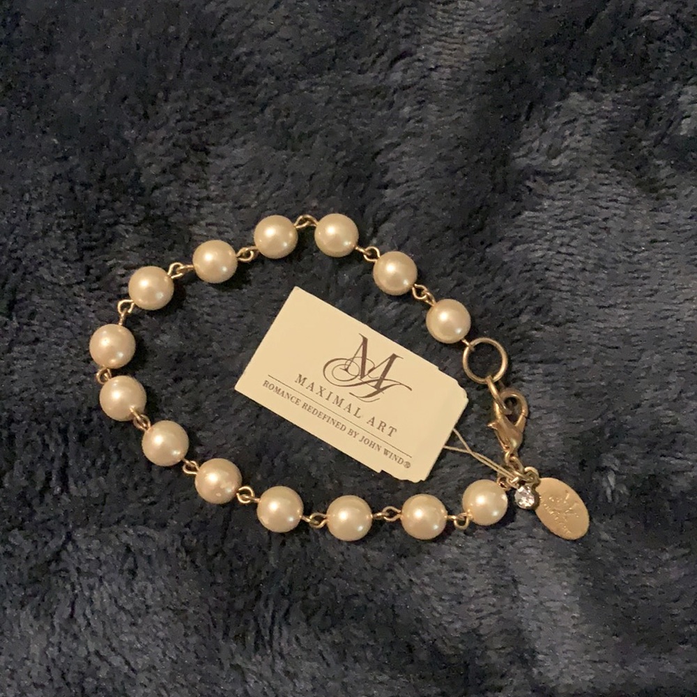 Pearl bracelet by John Winds